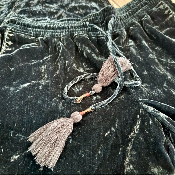 ANTHROPOLOGIE Hei Hei Wide Leg Velvet Crop Pant Culotte Green Embroidered Small - Picture 8 of 11